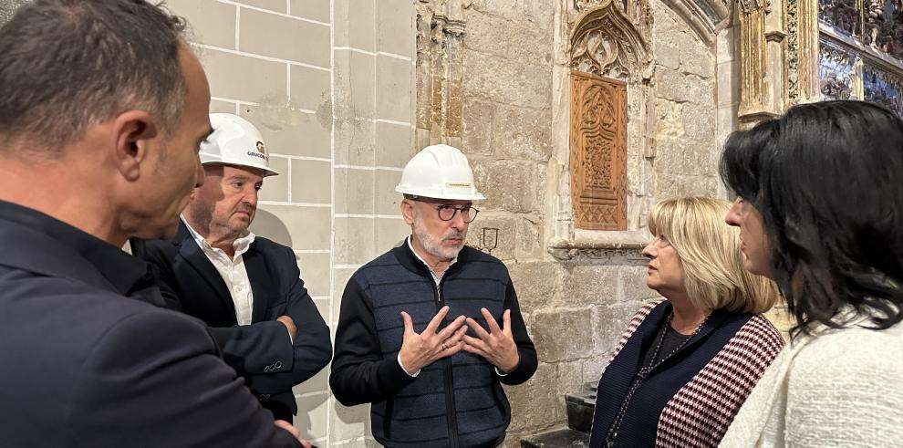Foto de Aragón Hoy en la que aparece la consejera, directora de patrimonio, alcalde de Daroca y el Arquitecto de la obra