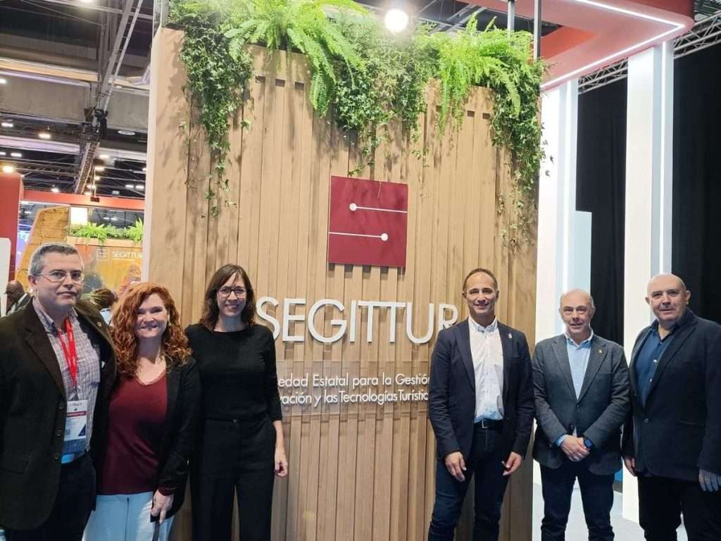 Representantes de la Comarca en un encuentro con SEGITUR